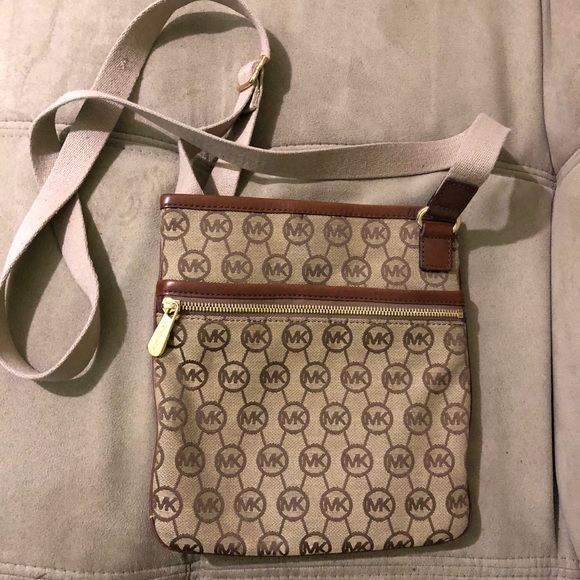 Michael Kors Handbags - Authentic Michael Kors Crossbody